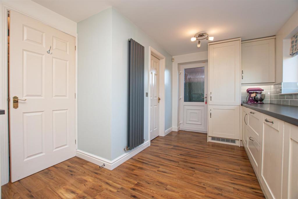 4 bedroom detached house for sale in Demontfort Way, Uttoxeter, ST14