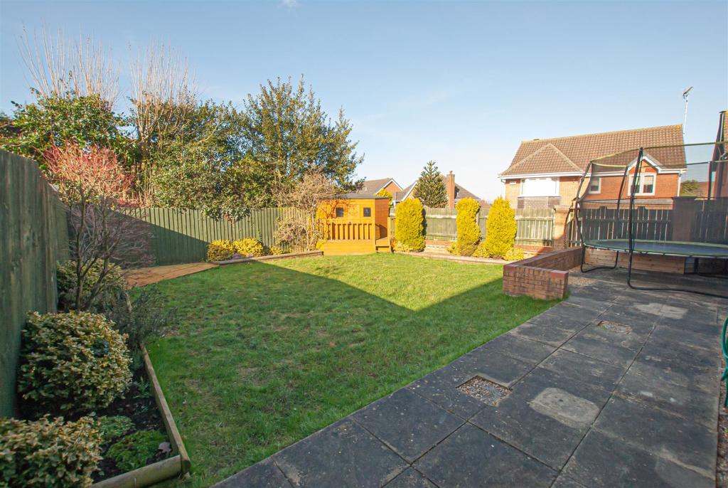 4 bedroom detached house for sale in Demontfort Way, Uttoxeter, ST14