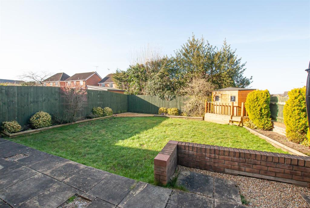 4 bedroom detached house for sale in Demontfort Way, Uttoxeter, ST14