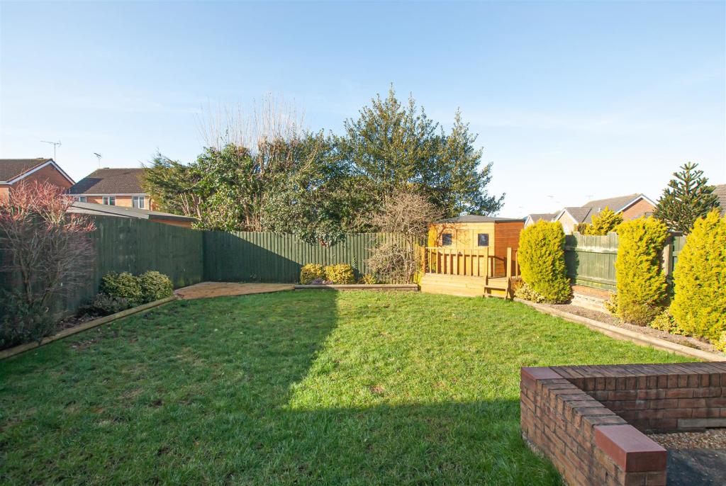 4 bedroom detached house for sale in Demontfort Way, Uttoxeter, ST14