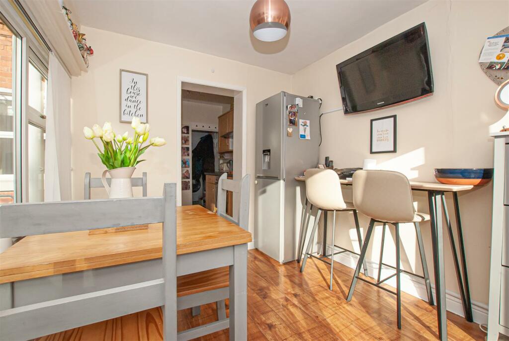 2 bedroom semidetached house for sale in New Road, Uttoxeter, ST14