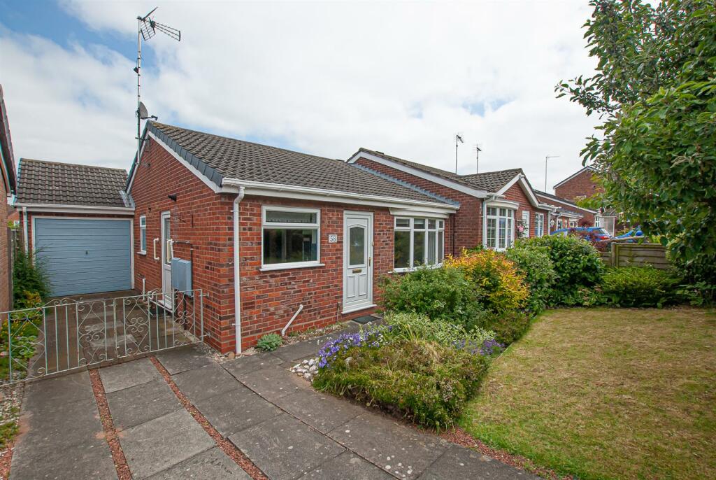 2 bedroom semidetached bungalow for sale in Kimberley Drive, Uttoxeter