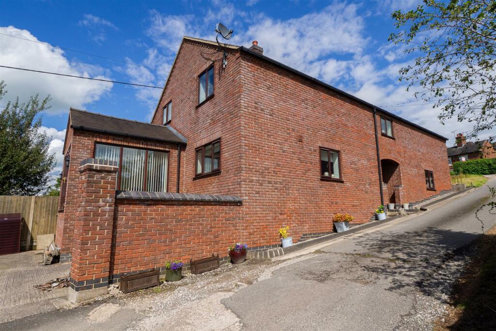 4 bedroom detached house for sale in Fenny Bentley, Ashbourne, DE6 1LA, DE6