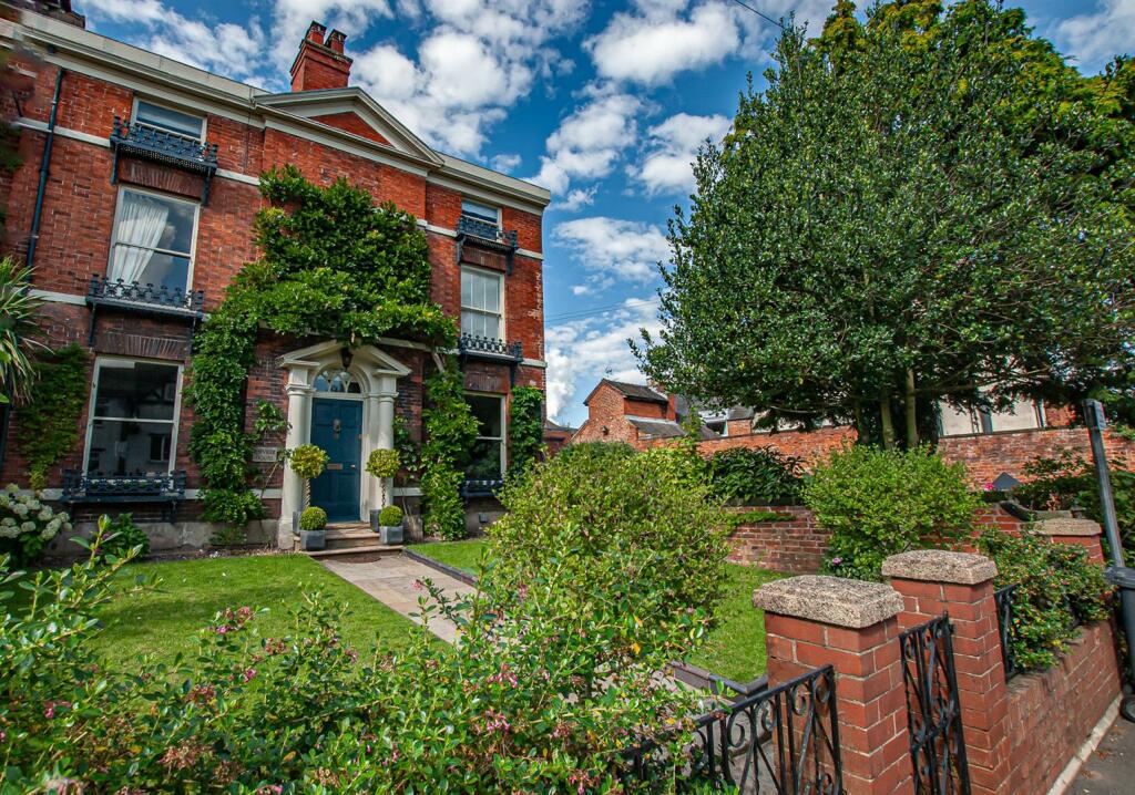 7 bedroom manor house for sale in Balance Street, Uttoxeter, ST14