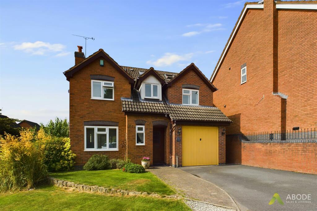 6 bedroom detached house for sale in Keble Close, Brizlincote Valley