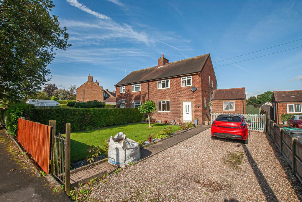 3 bedroom semidetached house for sale in Linton Road, Rosliston