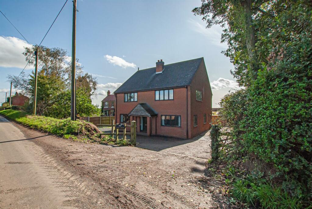3 bedroom house for sale in Yoxall Road, Hamstall Ridware