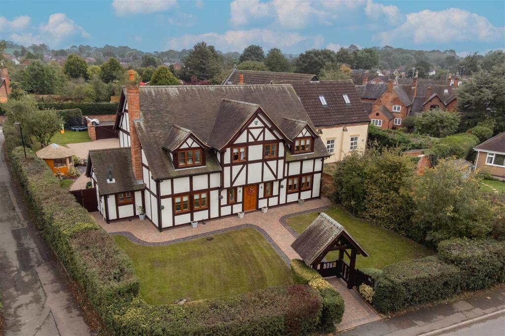 5 bedroom detached house for sale in Station Road, RollestononDove, DE13