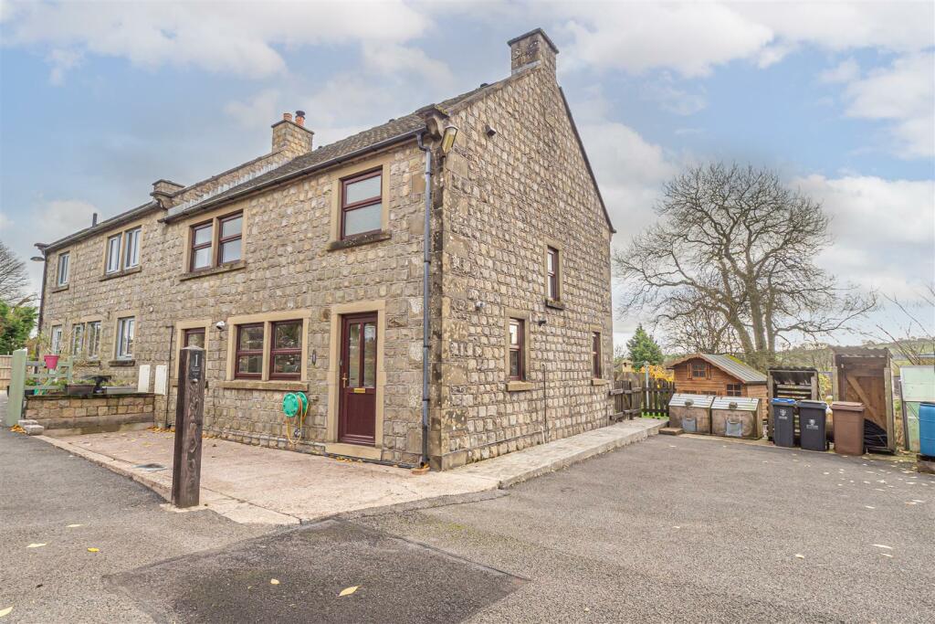 3 bedroom semidetached house for sale in Hailors Croft, Butterton