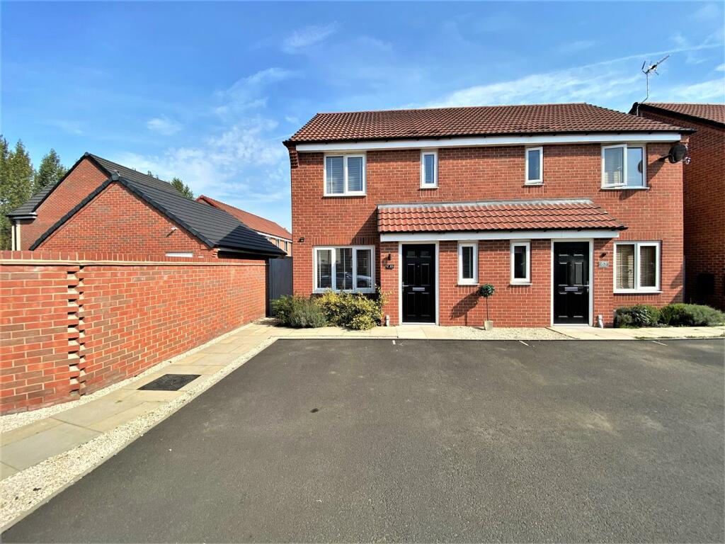 3 bedroom semidetached house for sale in Upton Drive , Stretton, DE14