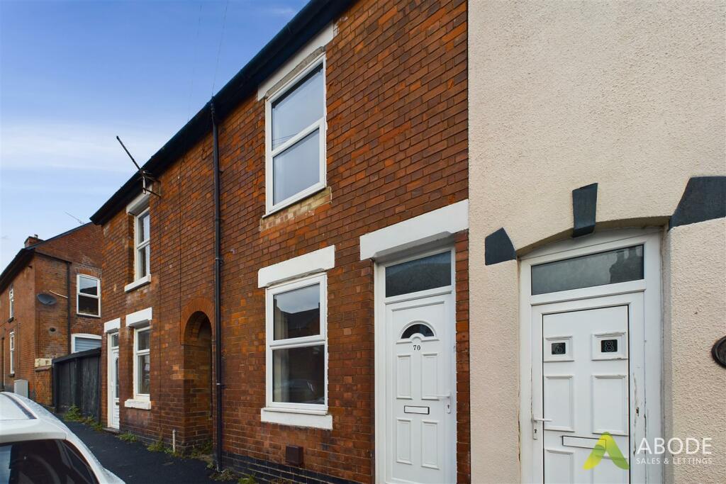 3 bedroom terraced house for sale in Carlton Street, BurtonOnTrent, DE13