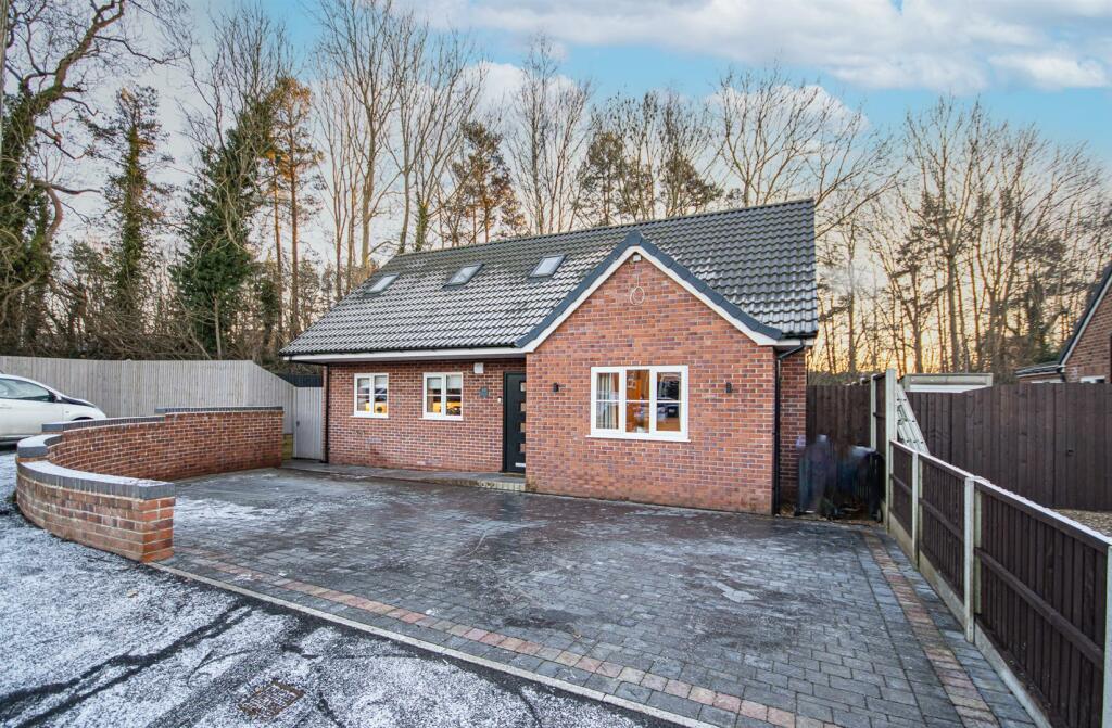 3 bedroom detached house for sale in Oakdene Close, Blythe Bridge, ST10