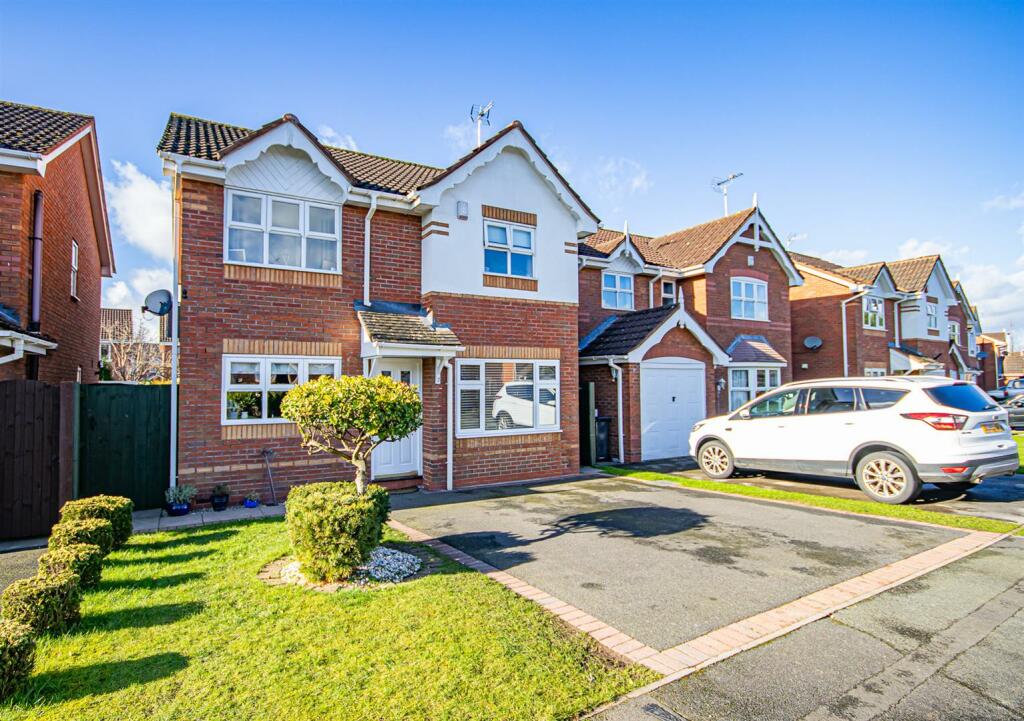3 bedroom detached house for sale in Wilsford Avenue, Uttoxeter