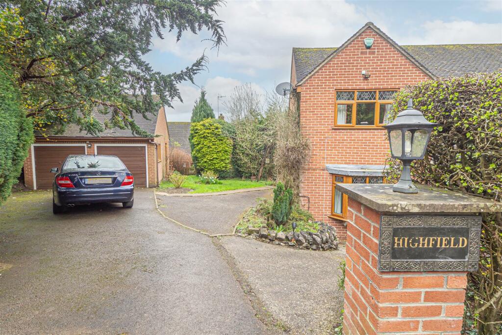 4 bedroom detached house for sale in Clifton, Ashbourne, Derbyshire, DE6