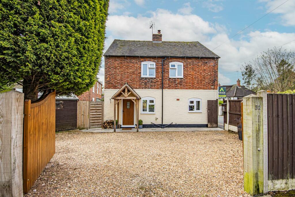 3 bedroom detached house for sale in Park Street, Uttoxeter