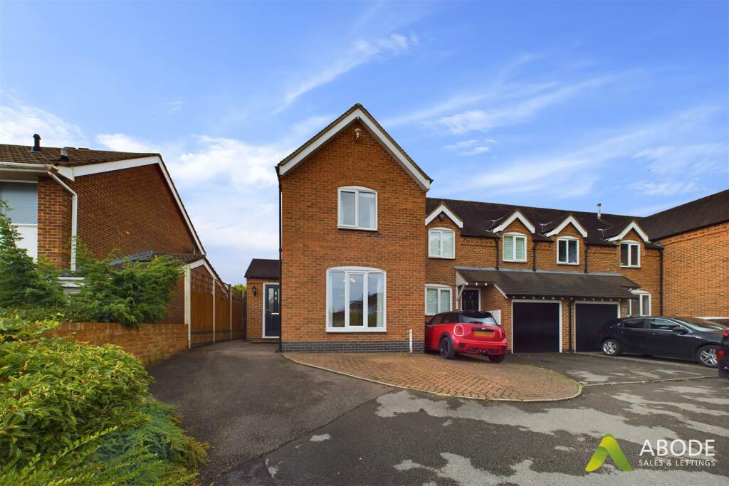 2 bedroom town house for sale in Blacksmiths Lane, Newton Solney, DE15