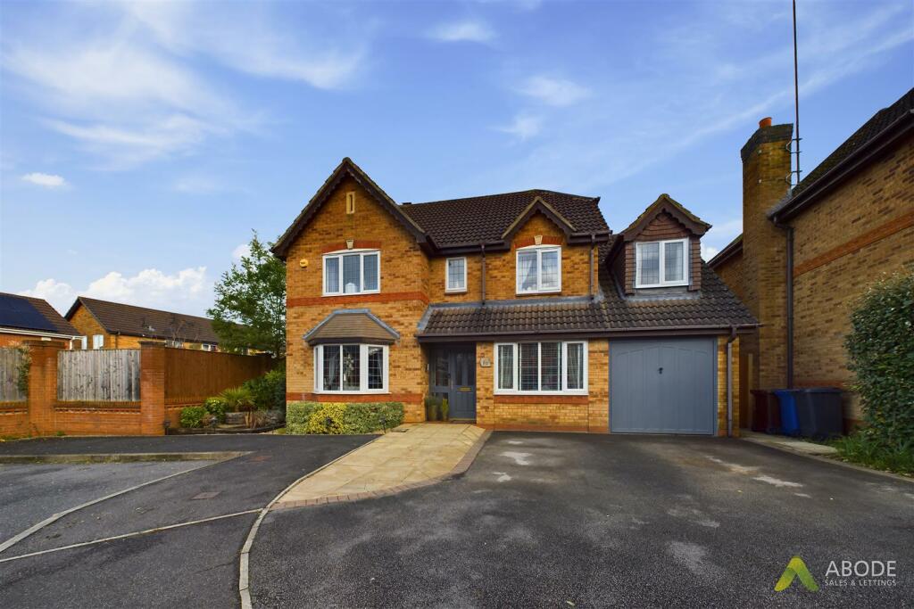 5 bedroom detached house for sale in Demontfort Way, Uttoxeter, ST14