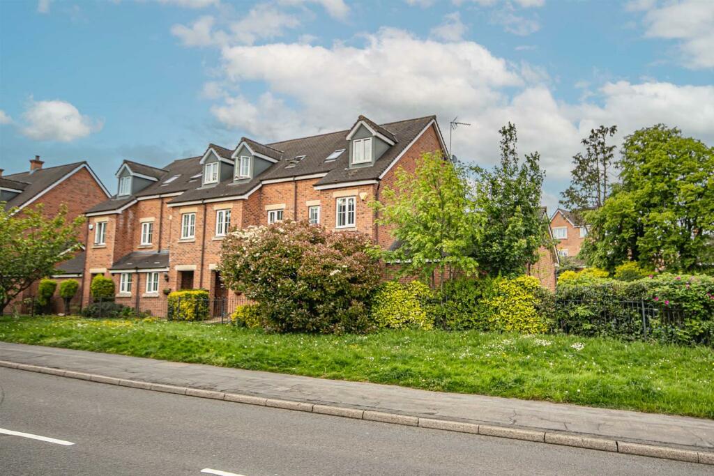 3 bedroom town house for sale in Cheadle Road, Uttoxeter, Staffordshire