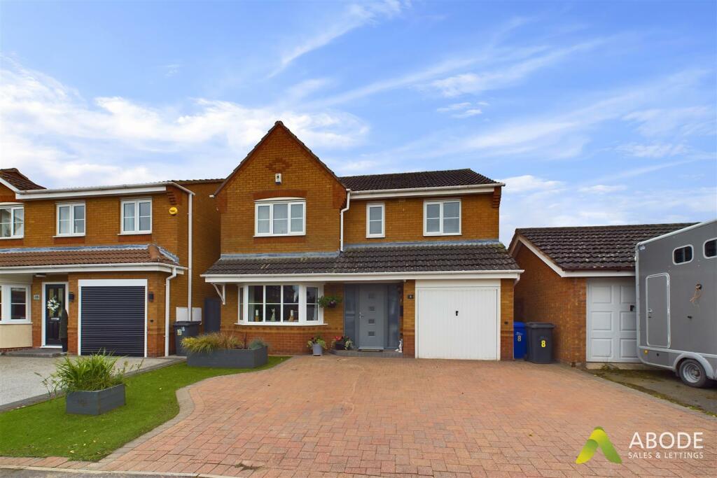 4 bedroom detached house for sale in Hopwood Lane, BurtonOnTrent, DE14