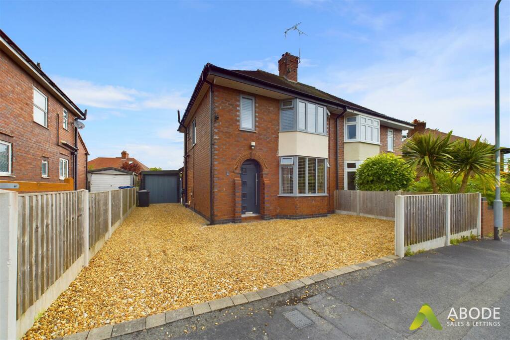 3 bedroom semidetached house for sale in Hawthornden Avenue, Uttoxeter