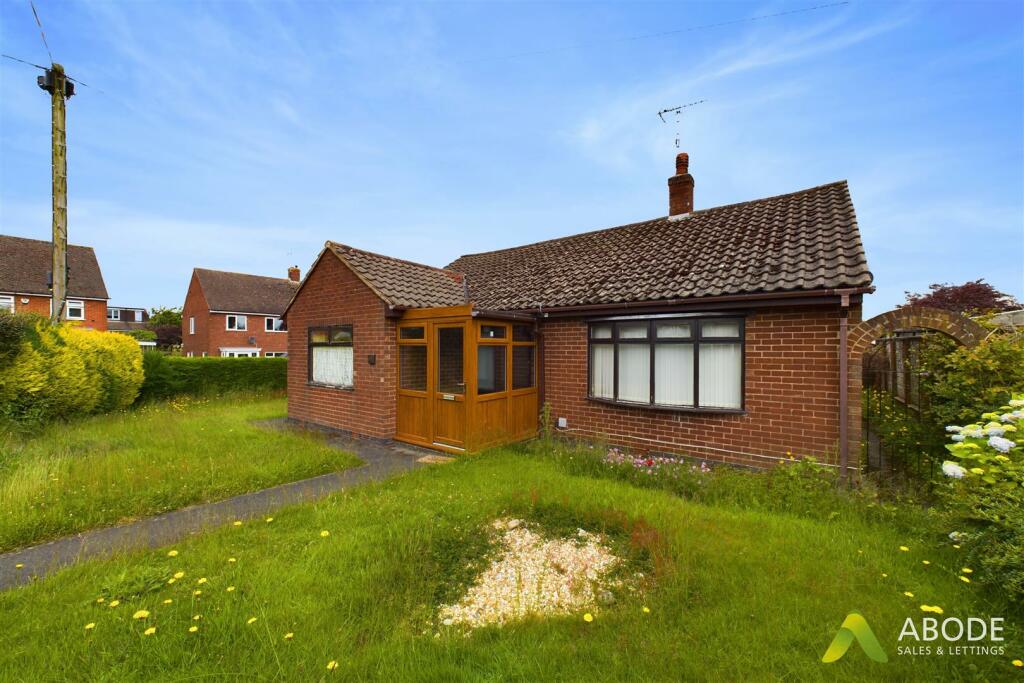 3 bedroom detached bungalow for sale in Hawthornden Avenue, Uttoxeter