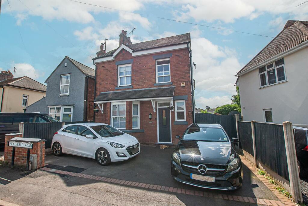 5 bedroom detached house for sale in Heathfield Road, Uttoxeter, ST14
