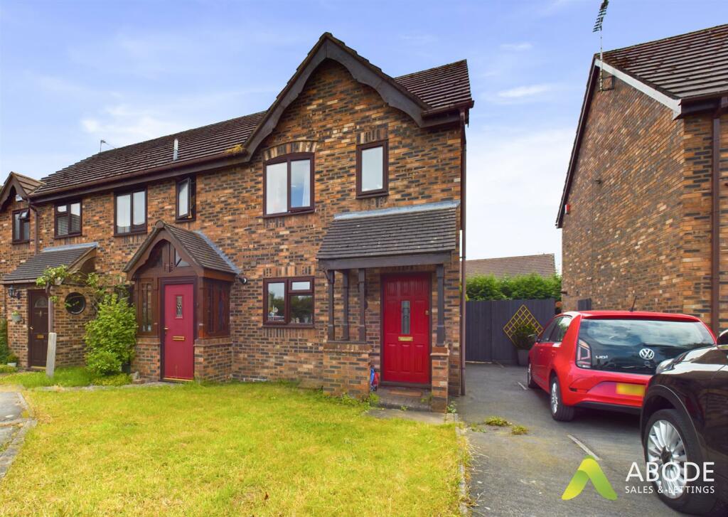 2 bedroom town house for sale in Verney Close, Bramshall, Staffordshire, ST14