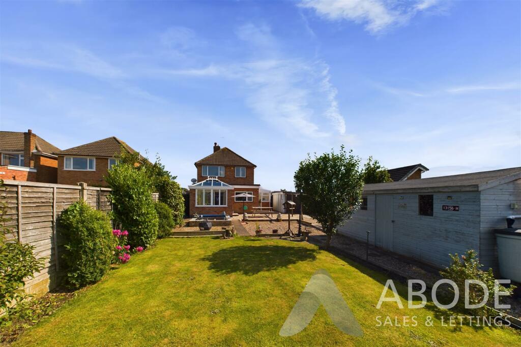 3 bedroom detached house for sale in Fenton Close, Measham, Swadlincote