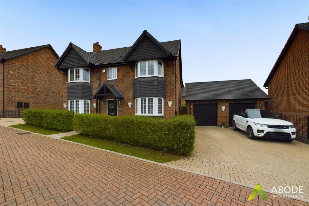 4 bedroom detached house for sale in Geoff Morrison Way, Uttoxeter