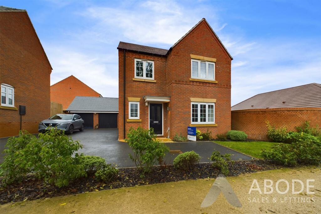 4 bedroom detached house for sale in Park Lane, Castle Donington, Derby
