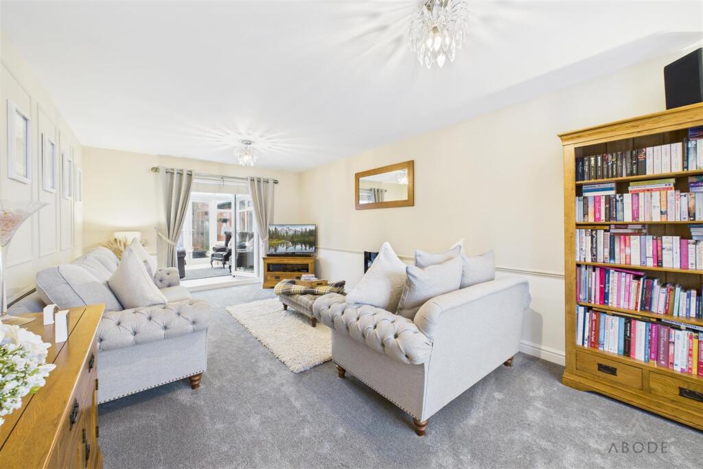 4 bed detached - Wilson Way, Burton-On-Trent image 6