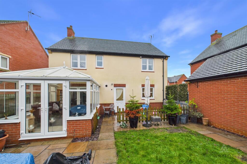 4 bed detached - Wilson Way, Burton-On-Trent image 4