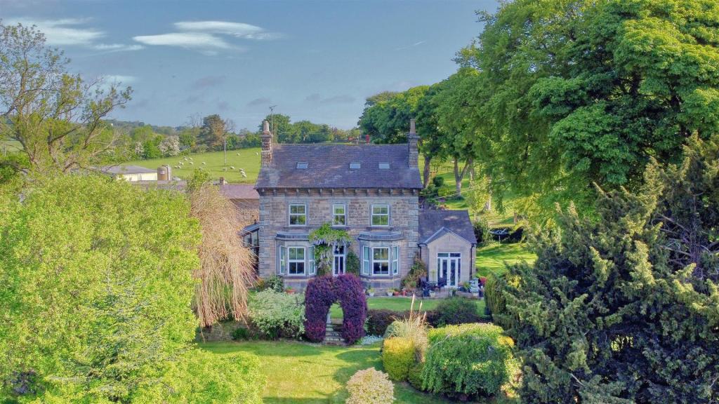 7 bedroom farm house for sale in Woolley Farmhouse, Badger Lane