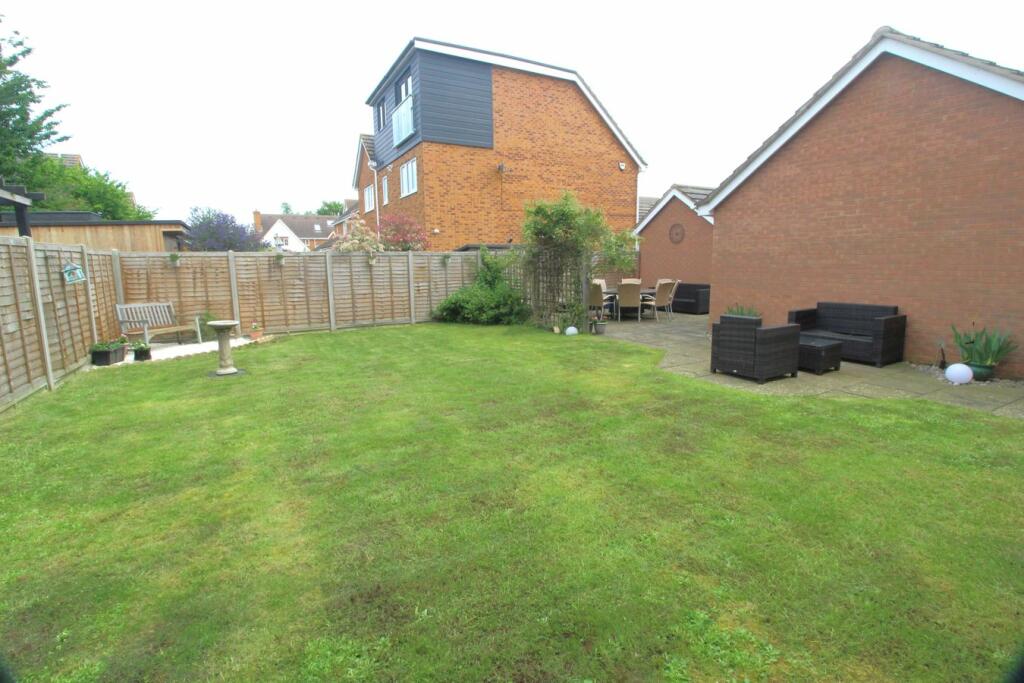 5 bedroom detached house for sale in Stotfold Road, Arlesey, SG15