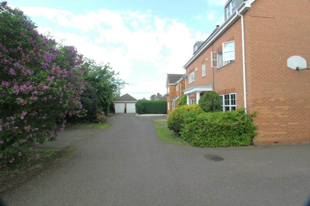 5 bedroom detached house for sale in Stotfold Road, Arlesey, SG15