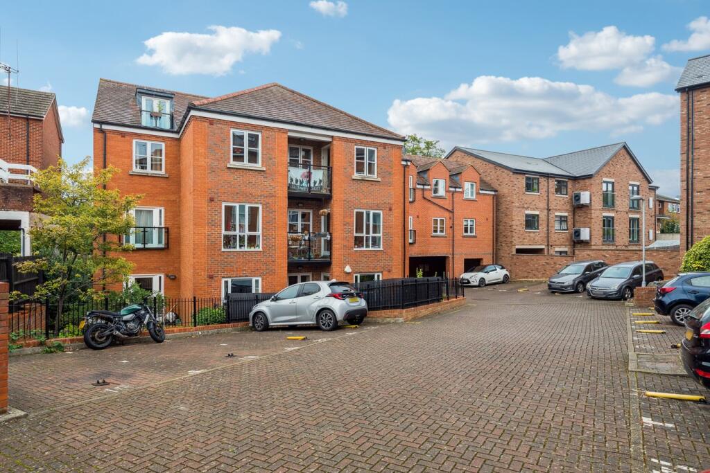 Main image of property: Bancroft, Hitchin, SG5