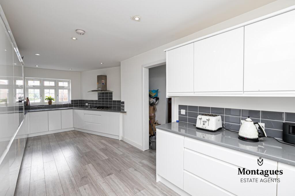 4 bedroom semidetached house for sale in Stewards Close, Epping, CM16