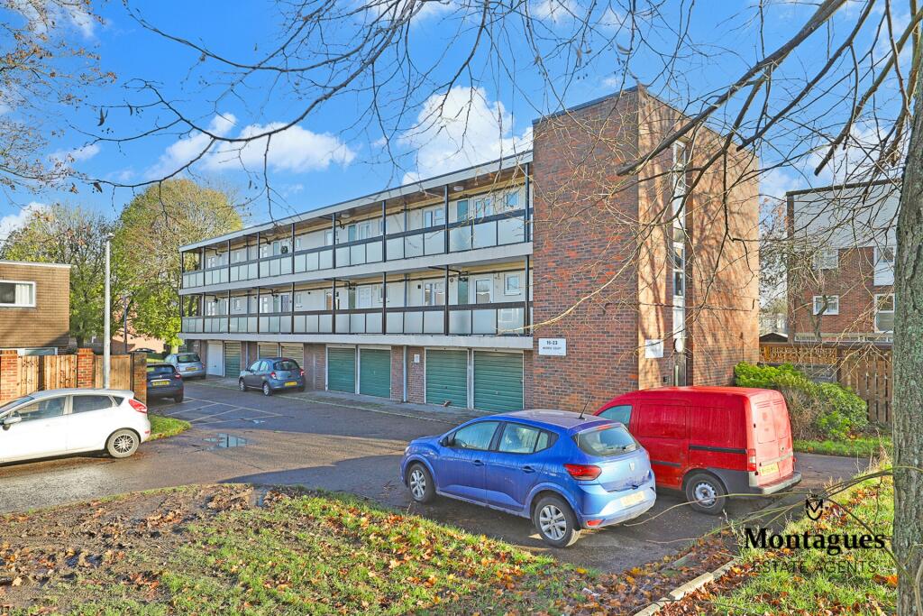 1 bedroom flat for sale in Morris Court, Waltham Abbey, EN9