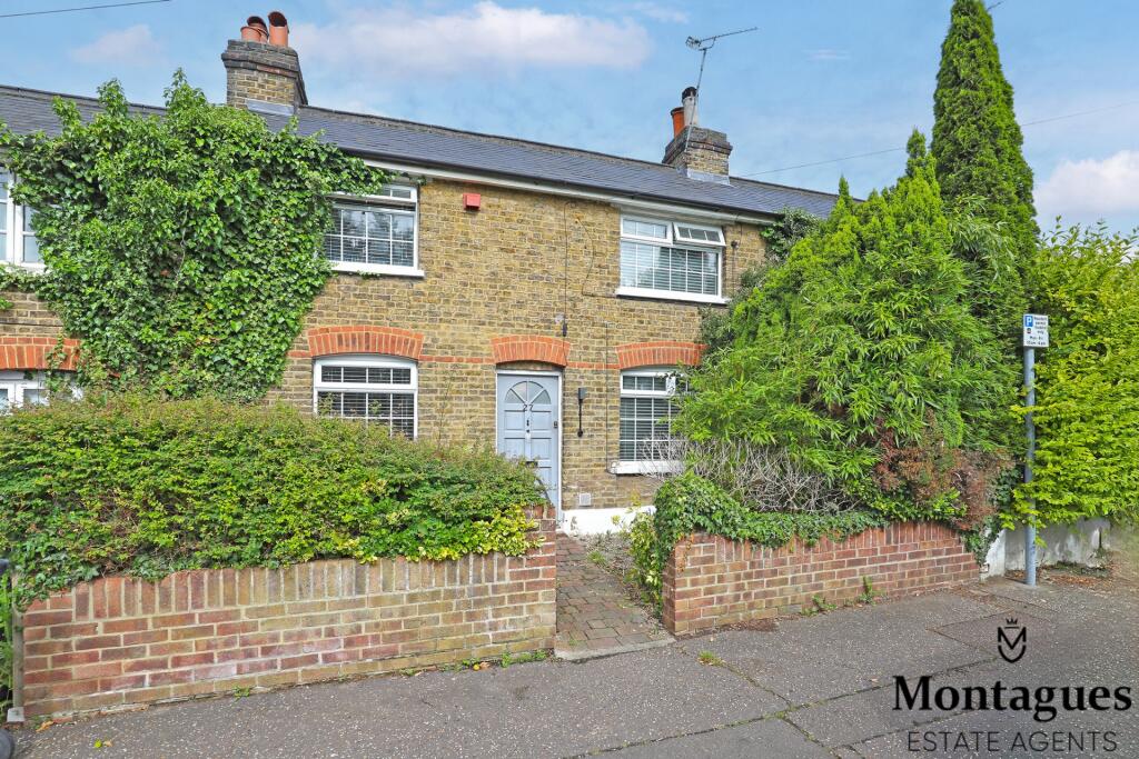 2 bedroom cottage for sale in Sunnyside Road, Epping, CM16