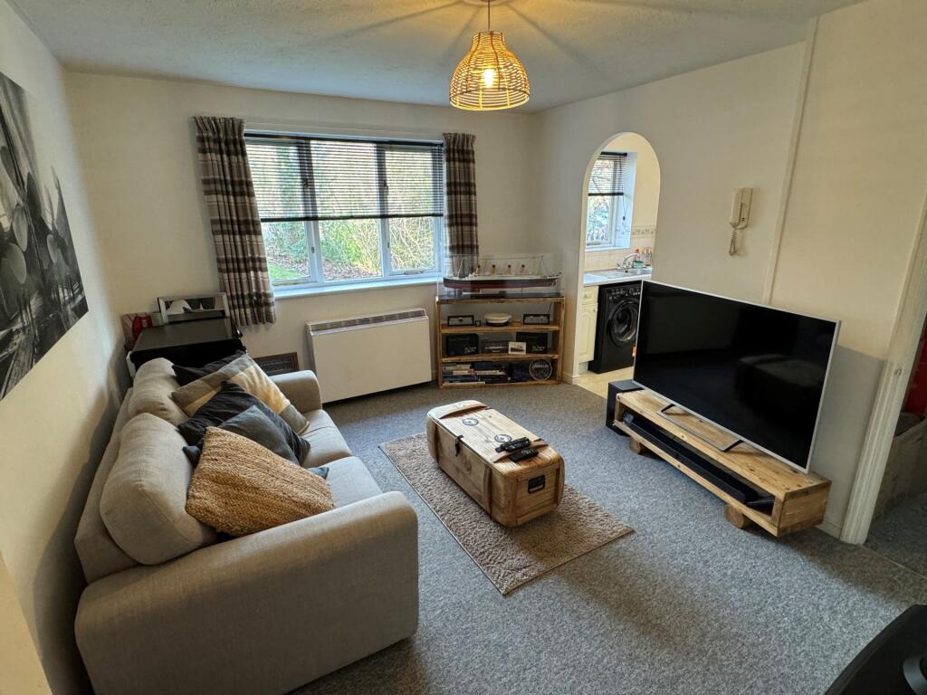 Additional property image - Woodland Grove, Epping, CM16