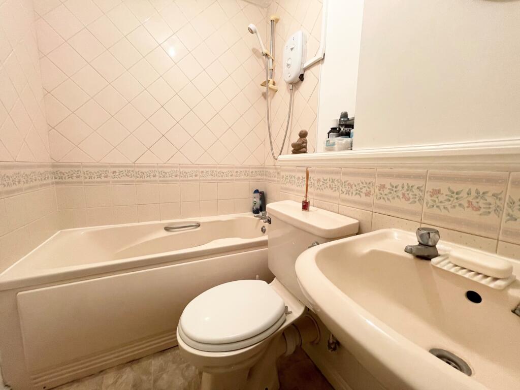 Additional property image - Woodland Grove, Epping, CM16