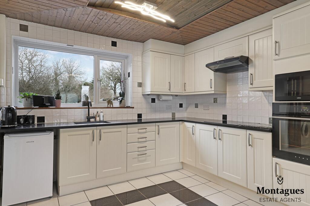 Additional property image - Bluemans End, North Weald, CM16