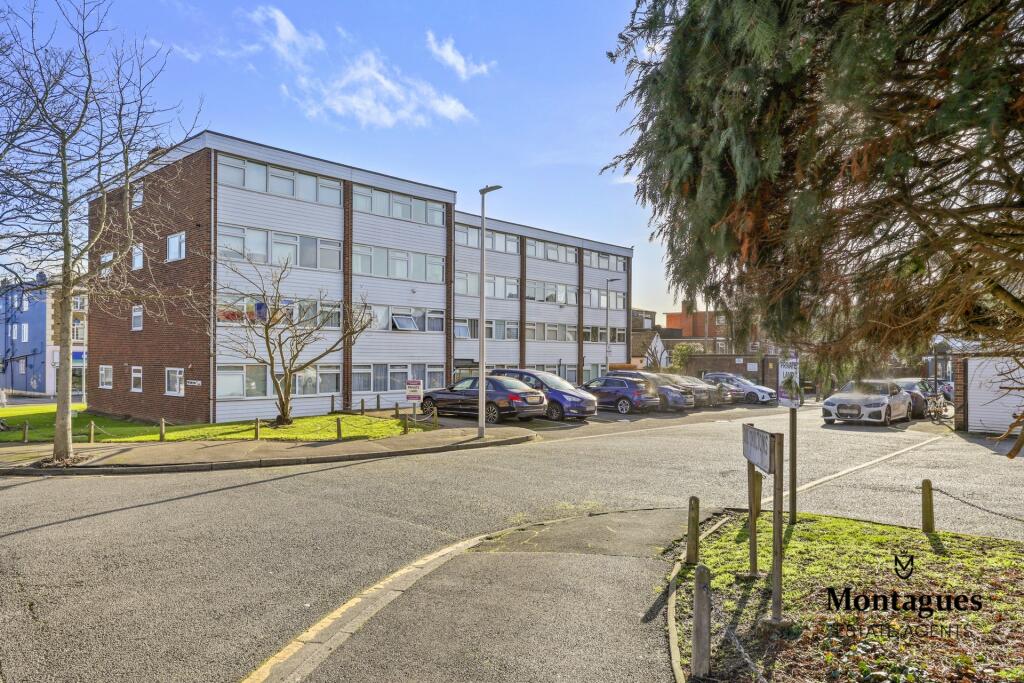 Main image of property: The Chiltons, Grove Hill, South Woodford, E18