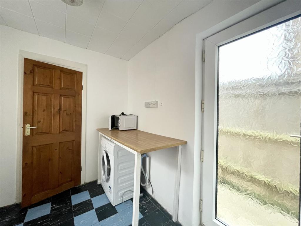 3 bedroom detached house for sale in Chichester Road, Seaford, BN25