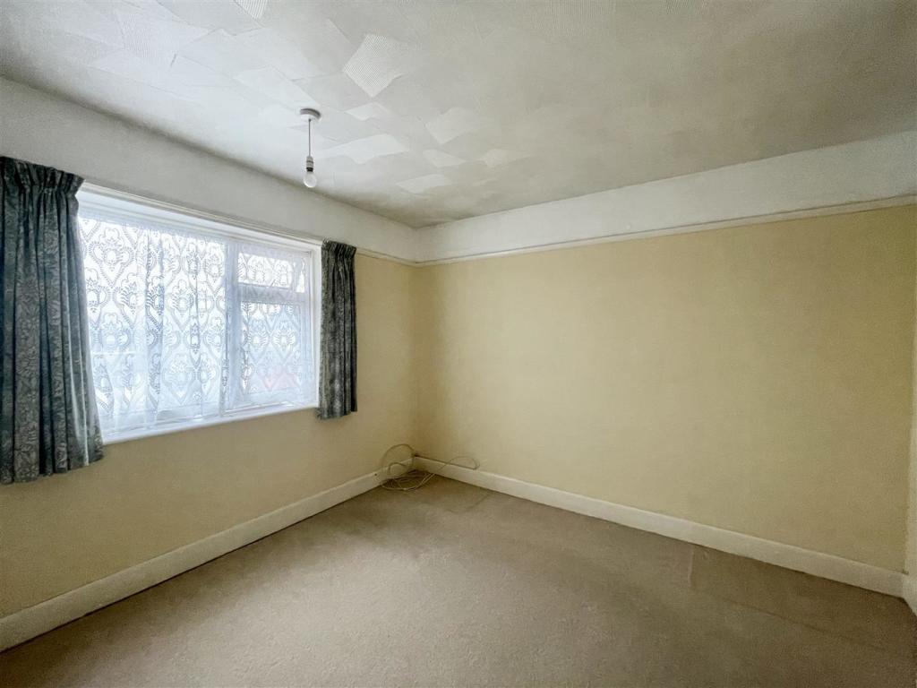 3 bedroom detached house for sale in Chichester Road, Seaford, BN25