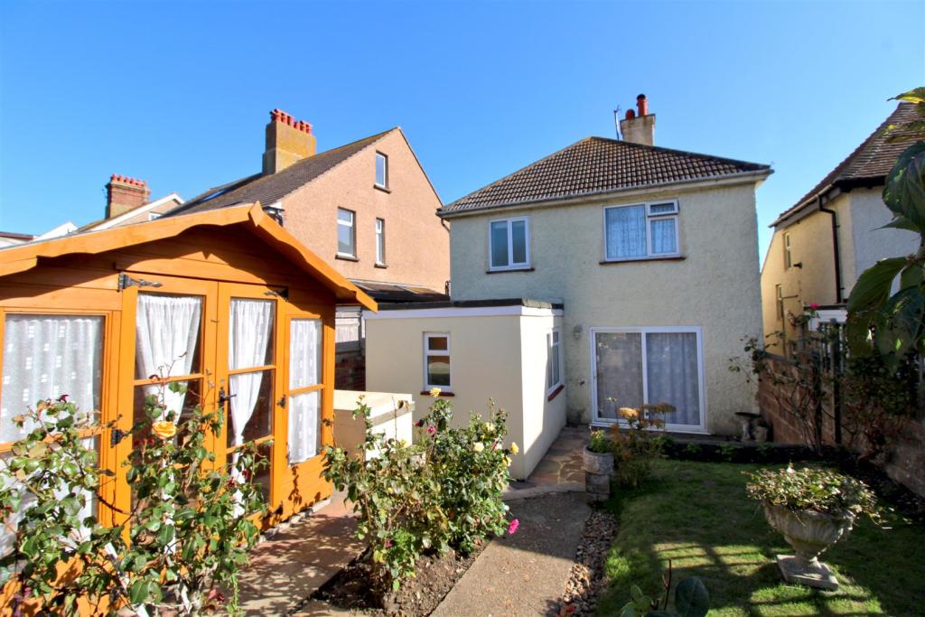 3 bedroom detached house for sale in Chichester Road, Seaford, BN25