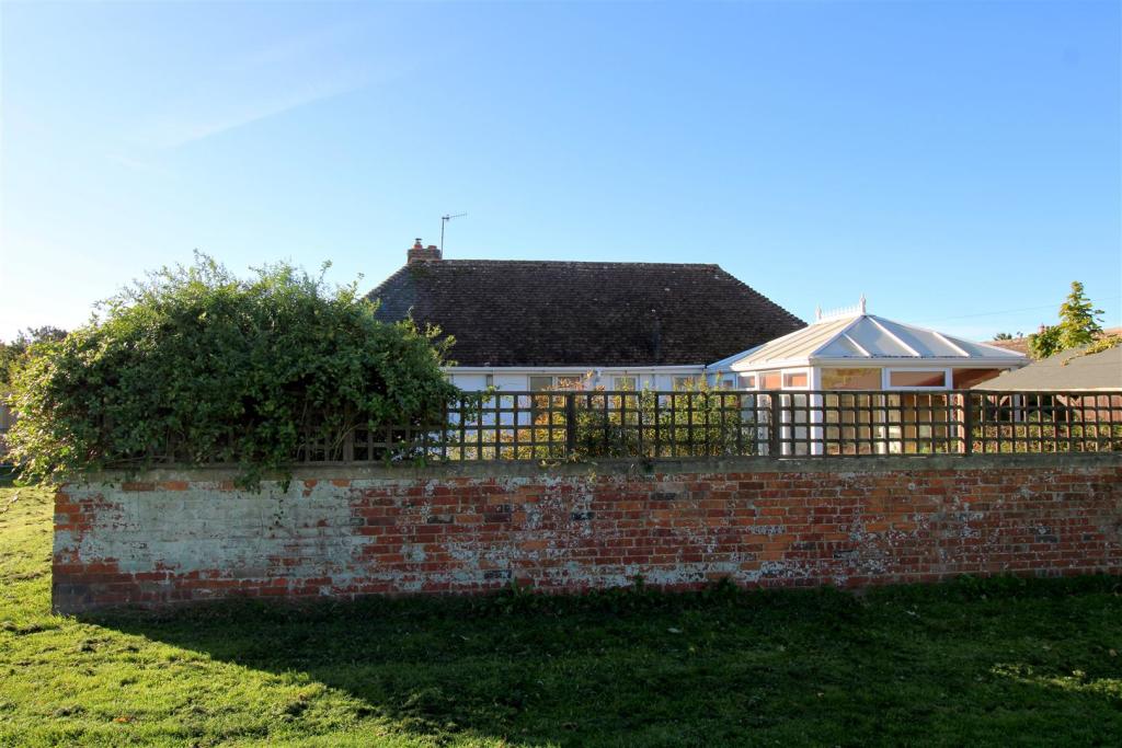 3 Bedroom Detached Bungalow For Sale In Bramber Road Seaford Bn25