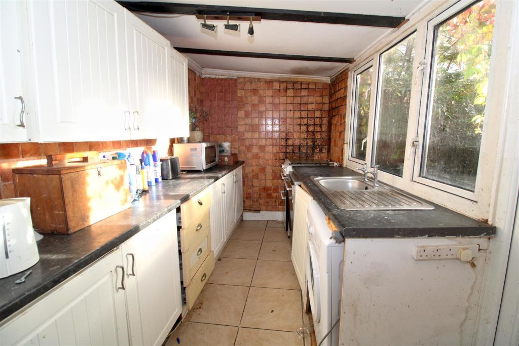 3 bedroom terraced house for sale in South Street, Seaford, BN25