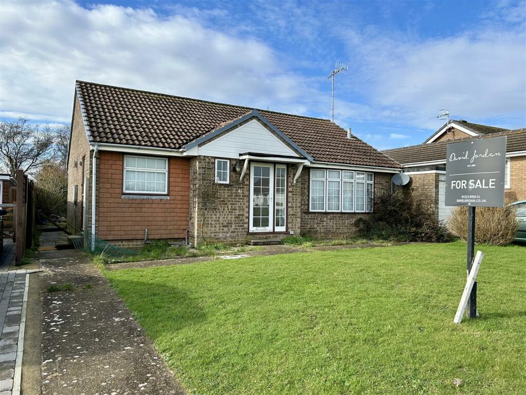 2 bedroom detached bungalow for sale in North way, Seaford, BN25