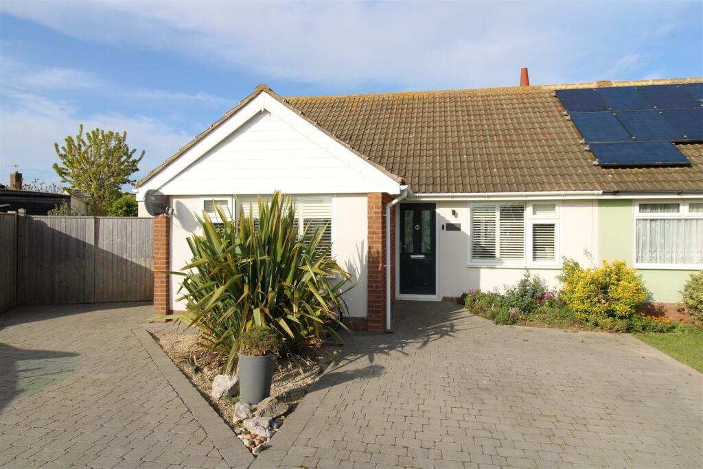 3 bedroom semidetached bungalow for sale in Buckland Road, Seaford, BN25